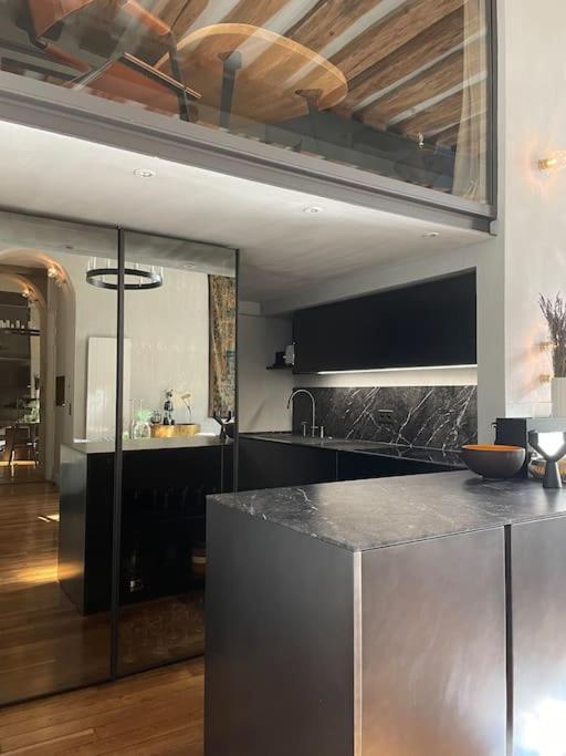 Golden Braque: Luxury Meet History Apartment *